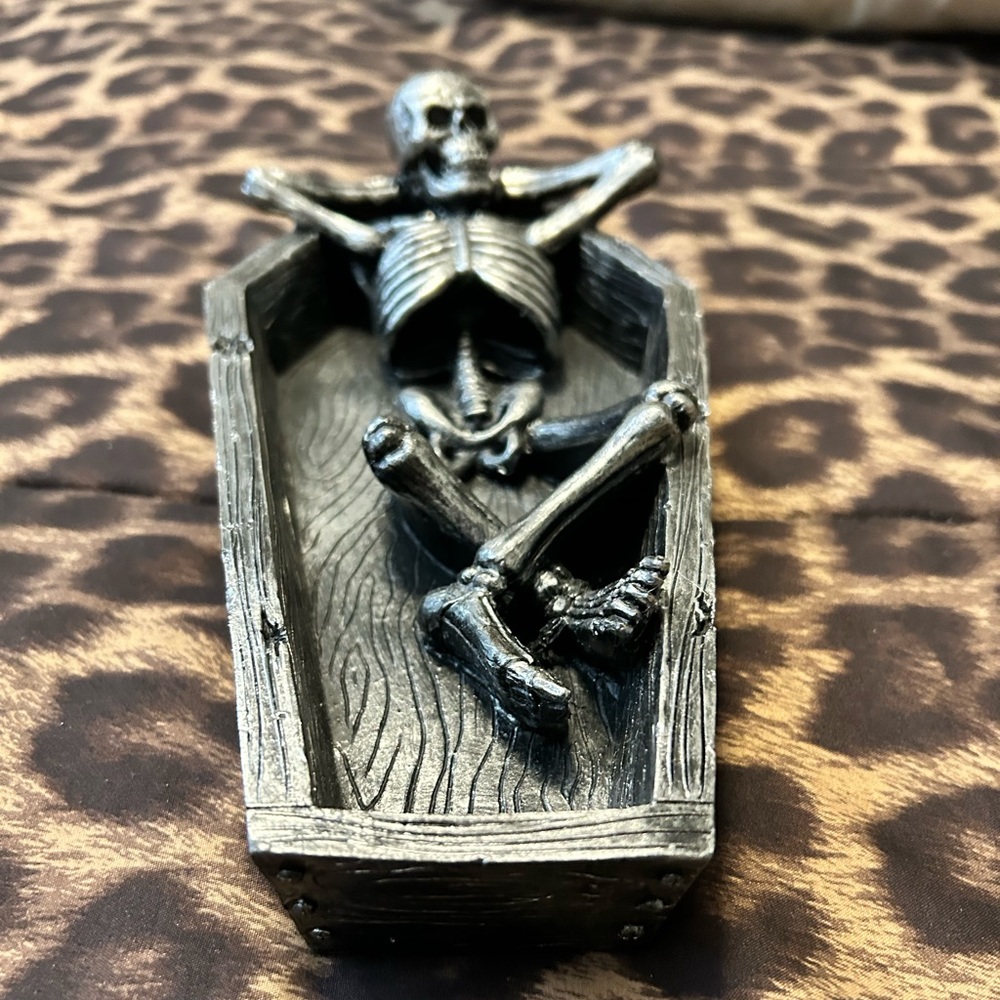 Skeleton Tabletop Decor - Picture 3 of 4